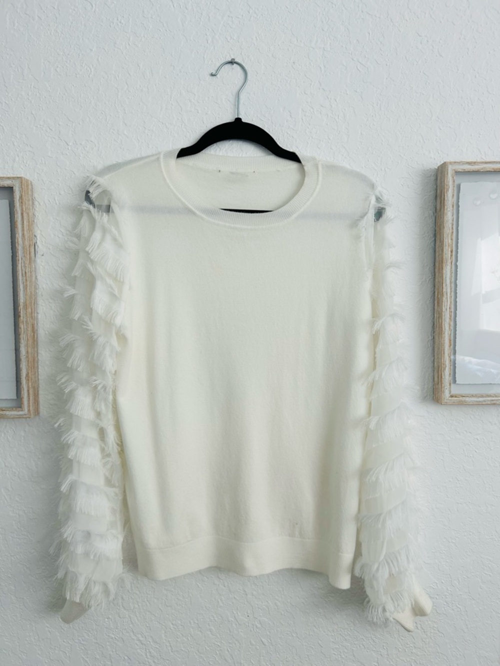 Sioni White Feather Sleeve Lightweight Top Statement Blouse
Size Large